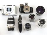 de nombreux types d'appareils photo sur la table