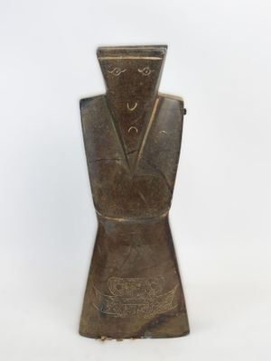 an old bronze statue of a man with a hat on it ' s head
