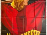 l'affiche du film « L'Étrangore », mettant en scène une femme blonde en robe rouge