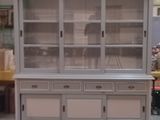 une photo d'une vitrine dans un magasin