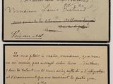 deux vieilles enveloppes portant des inscriptions, posées l'une à côté de l'autre