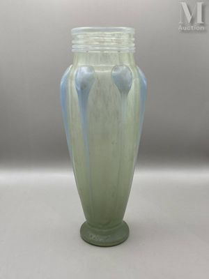 DAUM Nancy Vase en verre translucide à légères coulures vert… - Photo 1