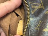someone is opening the zipper of a louis vuitton bag