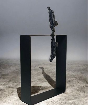 Art Moderne : « The Walking Man Reflect » Sculpture modern e…