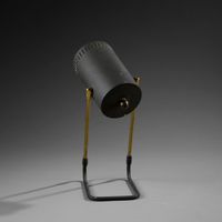 Lampe à poser en métal doré et laqué noir, le réflecteur en … (photo 2)