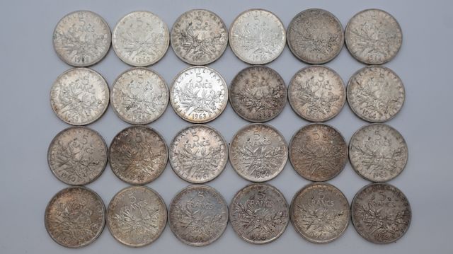 24 pièces de monnaie en argent à valeur faciale de 5 francs Semeu...