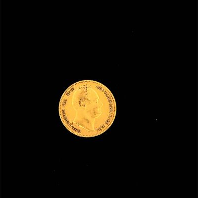 gros plan d'une pièce d'or sur fond noir