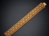un bracelet en or et diamants, signé Van Cleef