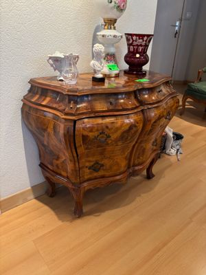 VENISE, petite commode  en placage de noyer ouvrant par 4 tiroirs en f - Photo 1
