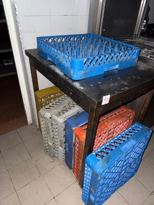 1 table inox sur piétement inox 0.50 x 0.50