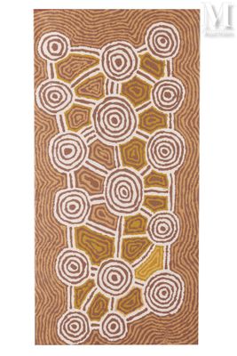 un tapis marron et blanc orné de cercles et de spirales