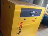 une photo d'un compresseur d'air jaune posé dans un garage