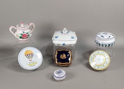 a lot of small items that are sitting on a table