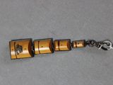 une photo d'un porte-clés muni d'un cadenas