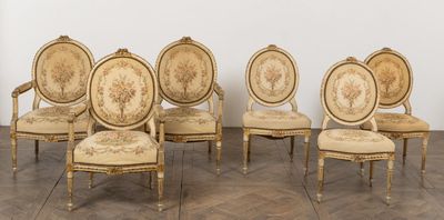Suite de trois fauteuils en bois mouluré, sculpté, laqué et …