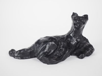 Henri ALBY. "Chat couché". Sujet en bronze à patine noire. - Photo 1