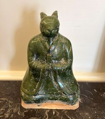 Sujet en terre cuite vernissée représentant un lapin anthrop…