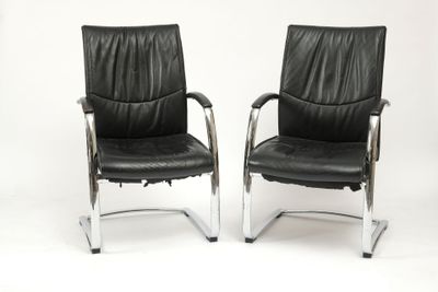 Paire de fauteuils type visiteur, la structure en lames d'ac…