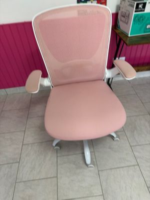 (*) Fauteuil dactylo couleur saumon, et bureau d'angle bois … - Photo 1