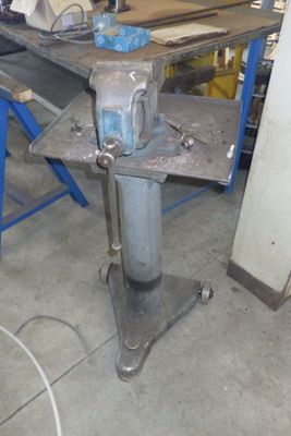 a machine that is sitting on a table in a room