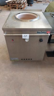 l'image d'une machine posée sur le sol