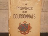 une pancarte posée sur une table sur laquelle on peut lire « La province de Bourbonnaiss »
