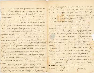 un gros plan d'un morceau de papier sur lequel on a écrit