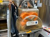 une machine qui contient une sorte d'aliment