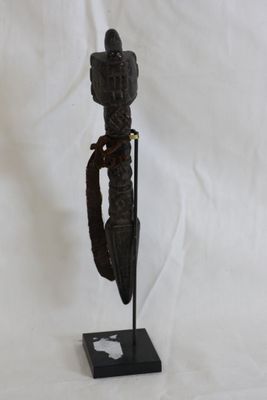 Manche de tambour chamanique en forme de Phurbu dit "Dhyangr…