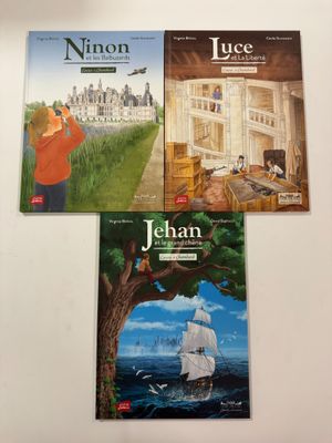 trois livres pour enfants posés sur une table devant un fond blanc