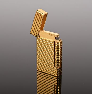 an image of a lighter that is sitting on top of a table