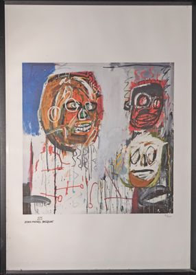 tableau représentant deux visages dans un cadre noir accroché à un mur blanc