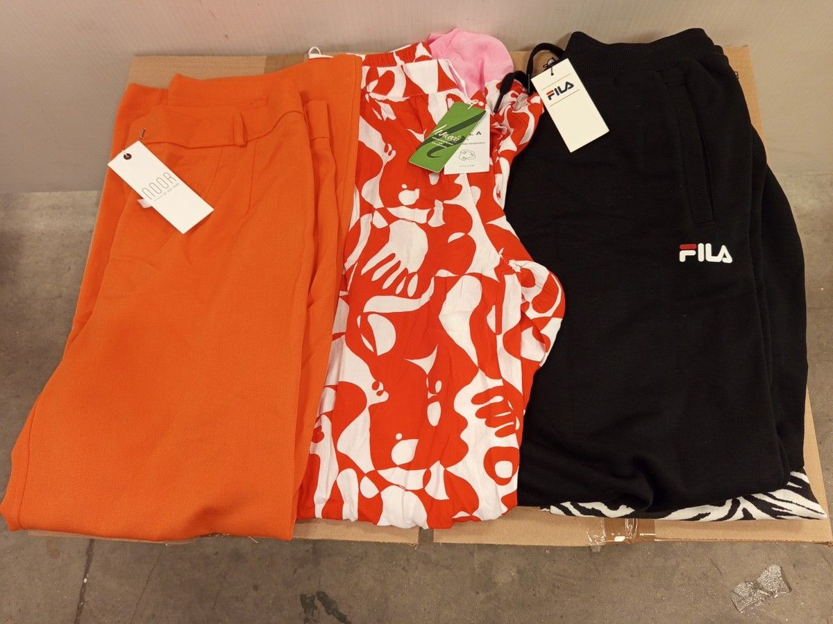 Lot de 50 pantalons (très grande variété de modèle) - pour femmes - 100% marques - Neuf, avec étiquette - 2 cartons