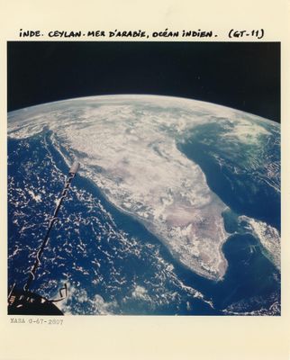 une image représentant une photo de la Terre prise depuis la Station spatiale internationale