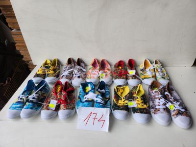 Lot composé de 10 paires de baskets légères en toile, modèle…