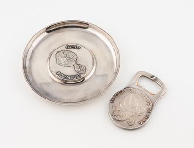 une image représentant une pièce de monnaie et un décapsuleur sur un fond blanc