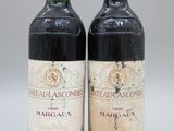 deux bouteilles de vin rouge posées l'une à côté de l'autre sur une table