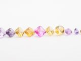 un ensemble de cinq pierres précieuses de couleurs différentes sur un fond blanc
