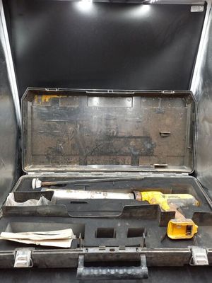 Pistolet à mastic sans fil DEWALT modèle DCE 580 (dans sa ma…