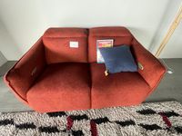Canapé 2 places tissu rouge électrique + Fauteuil cabriolet … (photo 2)