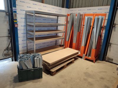 une pièce dans laquelle on trouve de nombreux types de matériaux différents