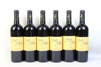 six bouteilles de vin rouge alignées sur une surface blanche