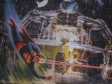 L'affiche du film « Superman II » est accrochée au mur.
