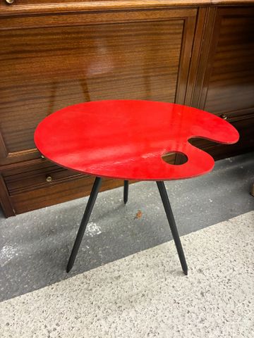Table basse plateau figurant une palette de peintre, marque ASSEM