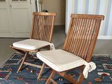 two chairs that are sitting on a rug in a room