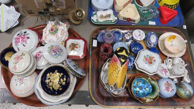Ensemble de bonbonnières porcelaine de Limoges, piluliers, coupel...