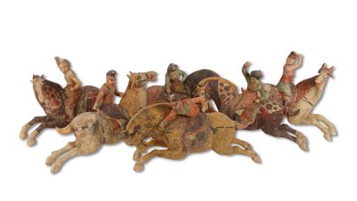 CHINE, XX° siècle Six cavaliers en terre cuite polychrome