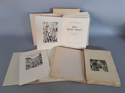 plusieurs livres ouverts empilés les uns sur les autres sur une table