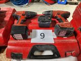 une boîte à outils rouge sur laquelle figure le chiffre 9