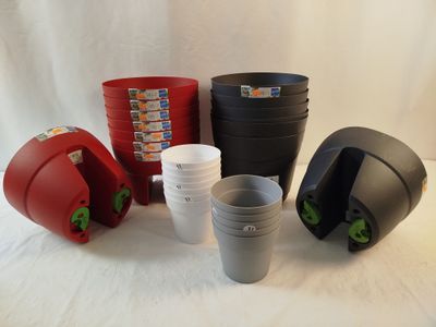 Lot de 26 - EDA - Cet ensemble regroupe 15 jardinières caval…